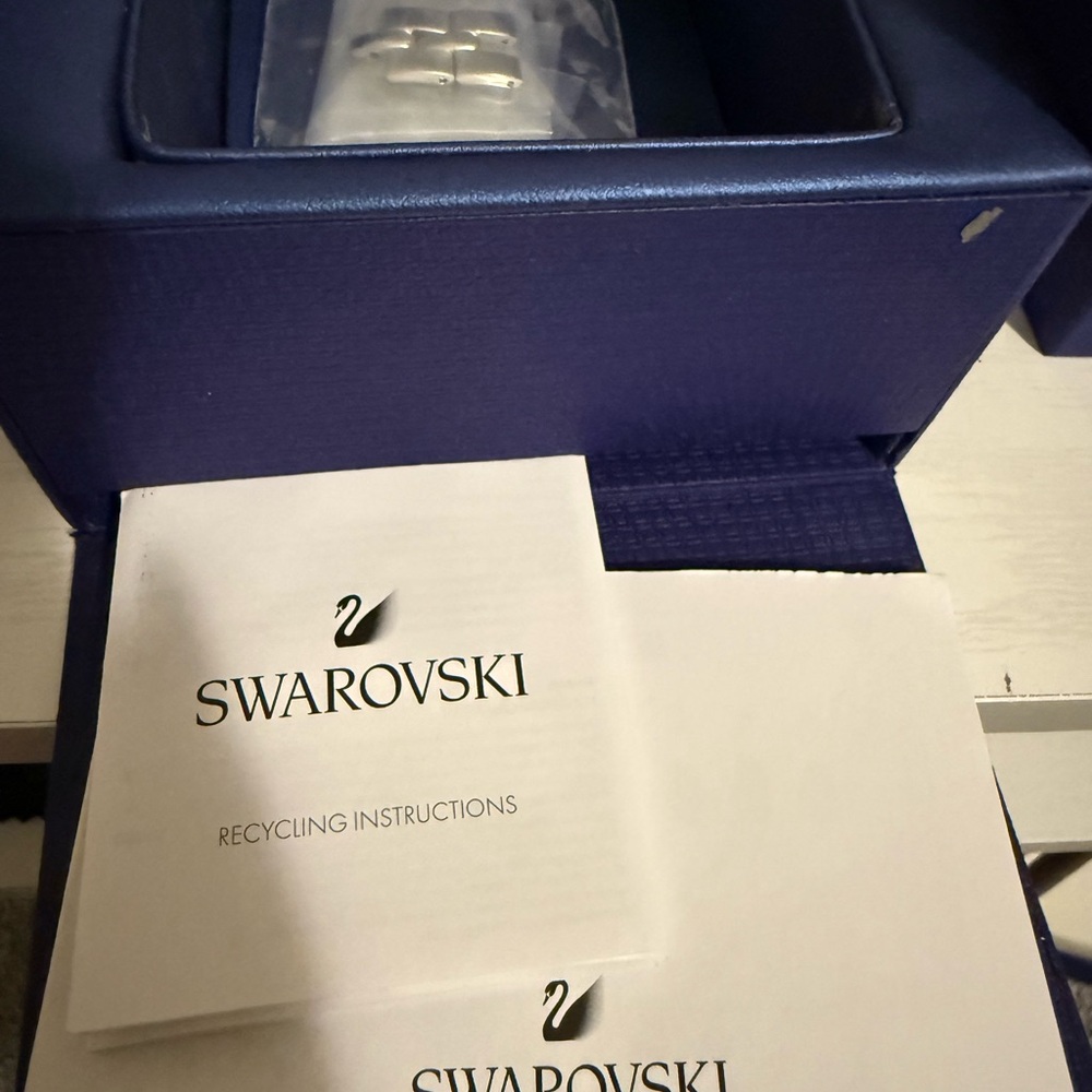 Swarovski Cosmopolitan Crystal watch - Picture 8 of 10